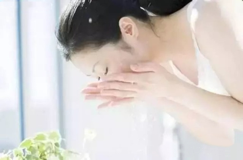 潔面乳該怎么買？什么牌子的潔面乳效果好？中國潔面乳十大品牌排行榜